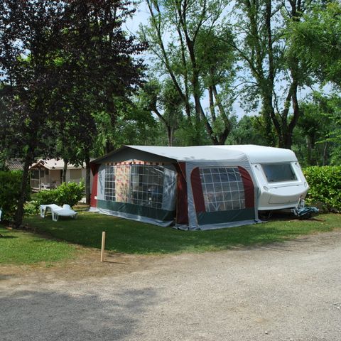 EMPLACEMENT - Tente, Caravane, Camping Car (1pers inclus)