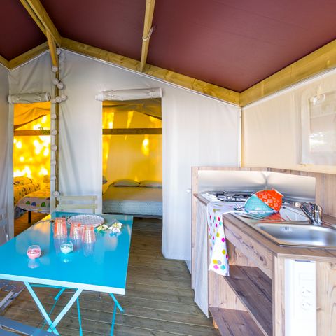 SafariZelt 4 Personen - Freeflower Standard 28m² - 2 Zimmer + überdachte Terrasse 8m² - ohne Sanitäranlagen