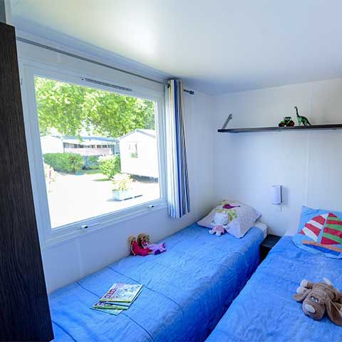 MOBILHEIM 6 Personen - ARMOR Confort 33m² - 3 Schlafzimmer / Überdachte Terrasse