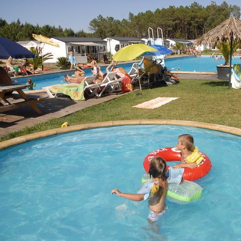 Camping Land's Hause Bungalow - Camping Région de Lisbonne - Portugal - Image N°3