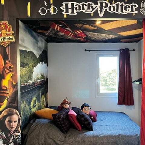 HÉBERGEMENT INSOLITE 4 personnes - Cabane Cinéma Harry Potter - Quartier réservé aux familles