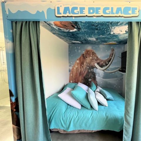 HÉBERGEMENT INSOLITE 4 personnes -  Cabane Cinéma Age de Glace - Quartier réservé aux familles