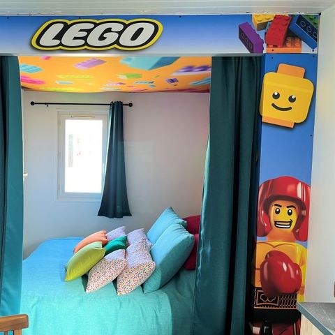 HÉBERGEMENT INSOLITE 4 personnes - Cabane Cinéma Lego - Quartier réservé aux familles