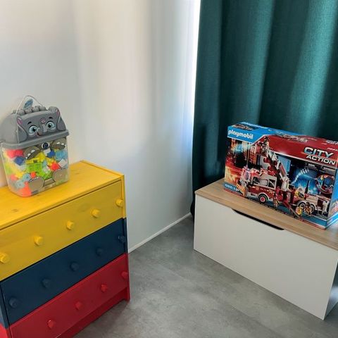 HÉBERGEMENT INSOLITE 4 personnes - Cabane Cinéma Lego - Quartier réservé aux familles