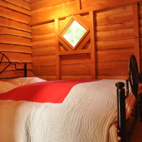 UNUSUAL ACCOMMODATION 4 people - PERched cabin with sanitary facilities 15 m²