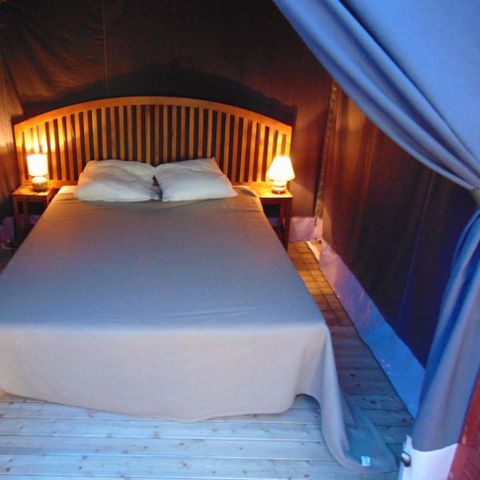 CANVAS AND WOOD TENT 5 people - Freeflower Standard 37m² / 2 bedrooms - terrace (without en-suite facilities)