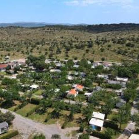 EMPLACEMENT - 80 à 120 m² (voiture + tente/caravane ou camping-car)