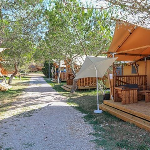 TENDA IN TELA E LEGNO 6 persone - Safari Lodge Tent | 3 Ch. | 6 Pers. | 1 SDB | Clim.