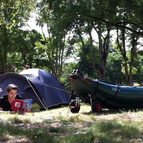 STAANPLAATS - Trekkerspakket (te voet of met de fiets / 1 tent zonder elektriciteit)