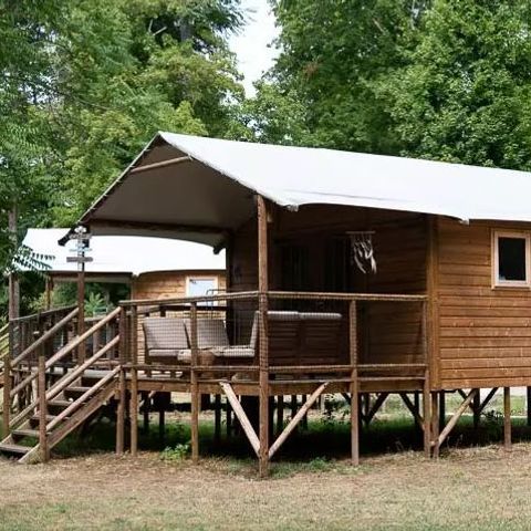 UNUSUAL ACCOMMODATION 5 people - THE TRAPPER'S HUT