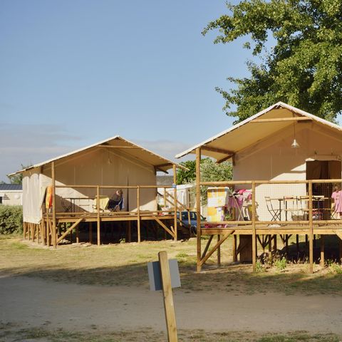 TIENDA DE LONA Y MADERA 4 personas - Estándar