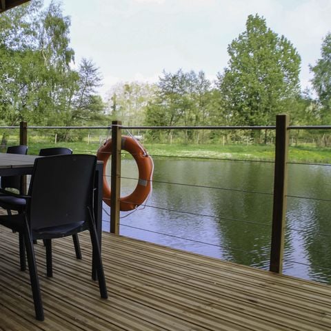 HÉBERGEMENT INSOLITE 2 personnes - CABANE SUR L'EAU