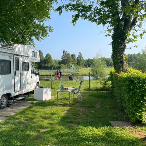 EMPLACEMENT - Forfait 2 pers. + caravane/tente ou camping car + électricité 6A +  1 véhicule