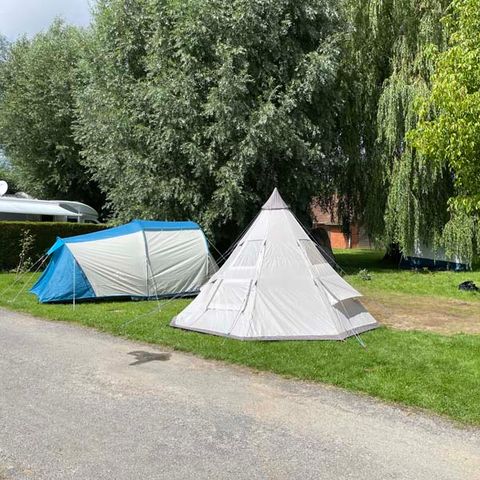 EMPLACEMENT - Forfait 2 pers. + caravane/tente ou camping car + électricité 6A +  1 véhicule
