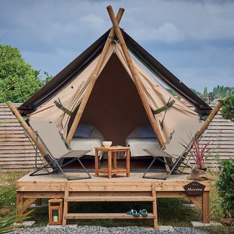 HÉBERGEMENT INSOLITE 2 personnes - Lodge Moorea 5.5 m² sur plancher bois de 11 m² - 1 chambre avec 2 lits de 80/190 . Nouveauté 2022