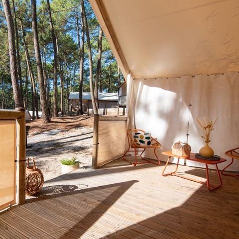 TIENDA DE LONA Y MADERA 4 personas - Albergue Maasai