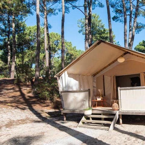 TIENDA DE LONA Y MADERA 4 personas - Albergue Maasai