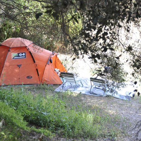 PARCELA - Paquete naturaleza (1 tienda, caravana o autocaravana / 1 coche)