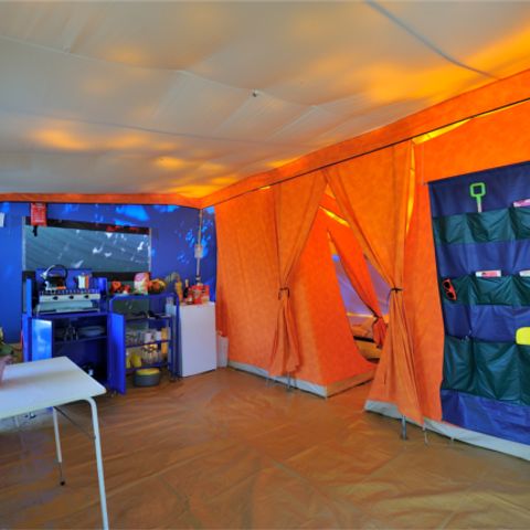 TENT 6 people - Space without sanitary facilities