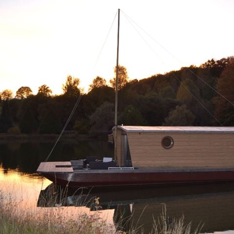 UNUSUAL ACCOMMODATION 5 people - TOUE CABANEE ON THE WATER