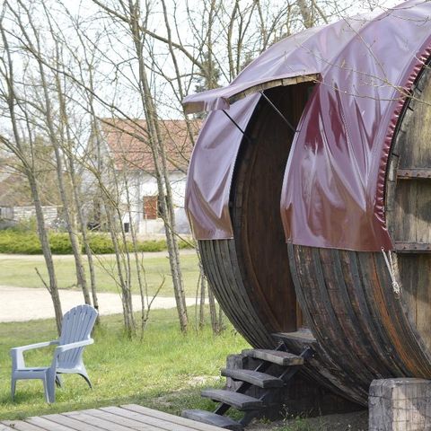 HÉBERGEMENT INSOLITE 2 personnes - LA BARIQUE