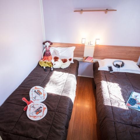 Stacaravan 6 personen - Comfort | 2 slaapkamers | 4/6 pers. | Overdekt verhoogd terras | Airconditioning