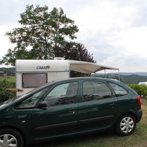 PIAZZOLA - Pacchetto comfort (1 tenda, roulotte o camper / 1 auto / elettricità 10A)