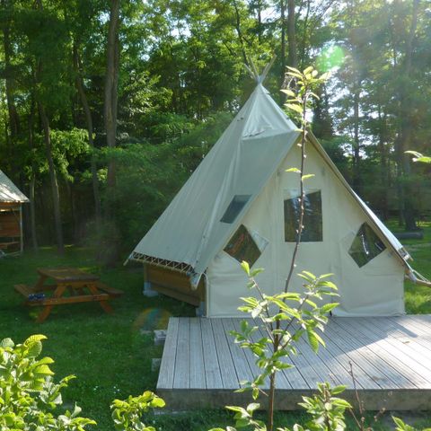 TENTE 4 personnes - Tipi - moins de 7 nuits (sanitaires communs du camping)