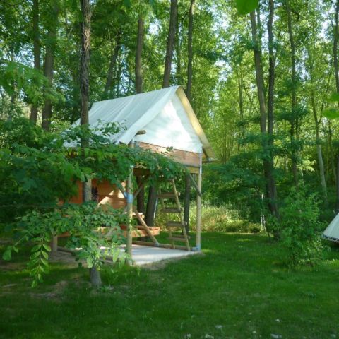 TENTE 2 personnes - bivouac perché (sanitaires communs du camping)