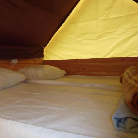 TENTE 2 personnes - bivouac perché (sanitaires communs du camping)