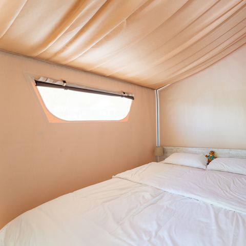 CANVAS AND WOOD TENT 4 people - Nature Lodge tent - 2 bedrooms - Fitted kitchen - Bathroom