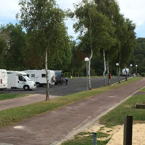 PARZELLE - Befestigter Wohnmobilstellplatz (es dürfen keine Zelte oder Wohnwagen aufgestellt werden)