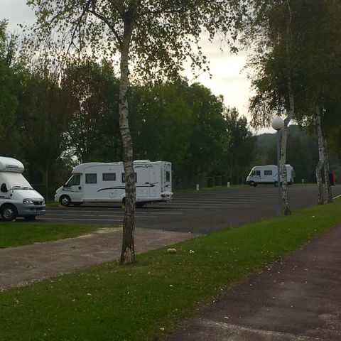 PARZELLE - Befestigter Wohnmobilstellplatz (es dürfen keine Zelte oder Wohnwagen aufgestellt werden)