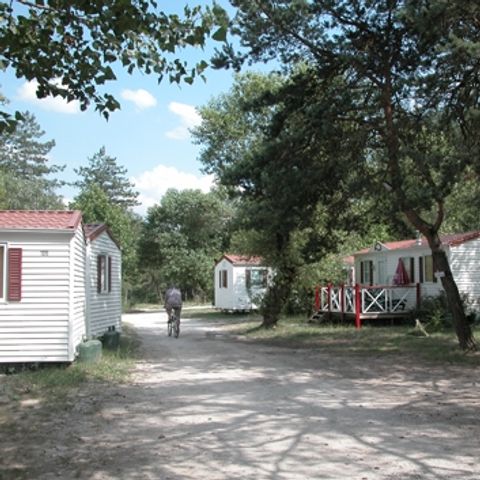 MOBILHOME 4 personnes - Standard Escapade 23m² - 2 chambres + Terrasse avec Parasol