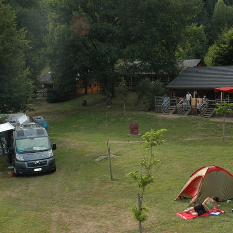 PARZELLE - mit Auto + Zelt/Wohnwagen