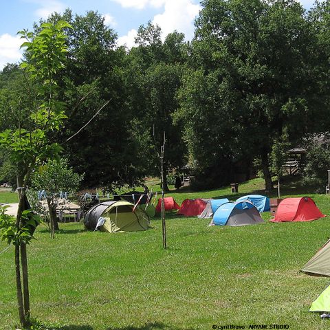 EMPLACEMENT - avec voiture + tente/caravane