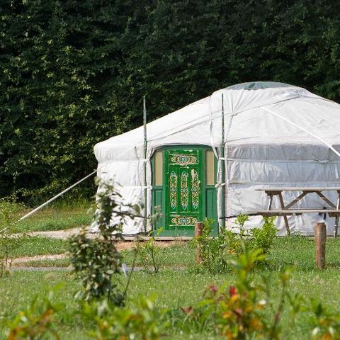 HÉBERGEMENT INSOLITE 4 personnes - YOURTE SANS SANITAIRES