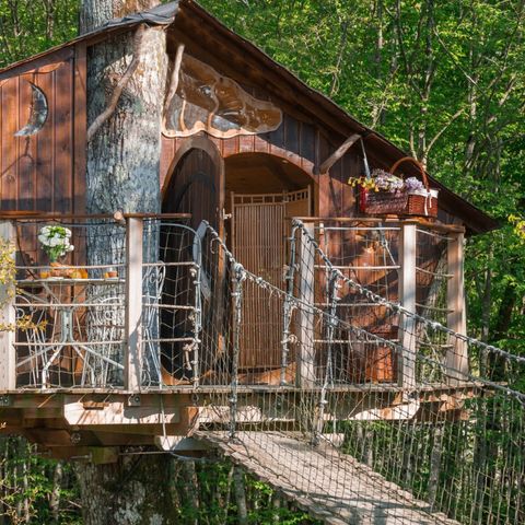 HÉBERGEMENT INSOLITE 2 personnes - CABANE dans les arbres