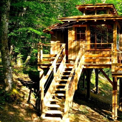 HÉBERGEMENT INSOLITE 6 personnes - Cabane et jacuzzi privatif 1/6 pers