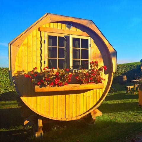 HÉBERGEMENT INSOLITE 2 personnes - Chambre Tonneau BARREL - 1 chambre (sans sanitaires)