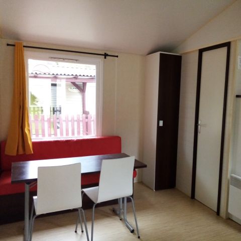 MOBILHOME 4 personnes - BLEUET, VIOLETTE, CAPUCINE - 2 chambres  avec terrasse couverte - 28m²