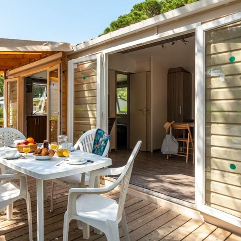 Stacaravan 6 personen - Mobile-home | Comfort | 2 Slaapkamers | 4/6 Pers. | Verhoogd terras | Airconditioning.