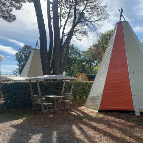 AUßERGEWÖHNLICHE UNTERKUNFT 4 Personen - Tipi 4 pers. - 2 Schlafzimmer - mit WC und Bad-NUITEE