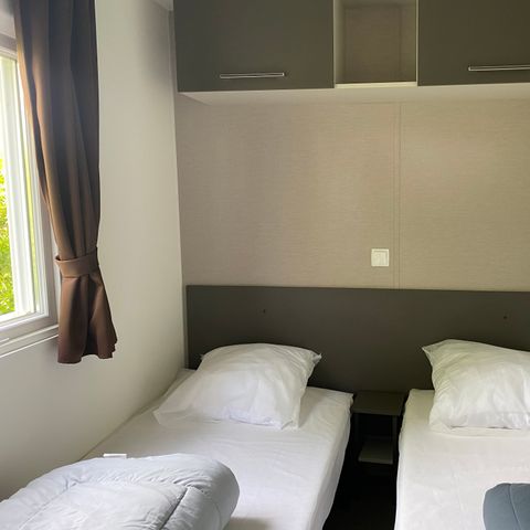 Mobilheim 6 Personen - Mobilheim Premium 40 m² (3 Schlafzimmer, 2 Bäder) mit überdachter Terrasse + TV