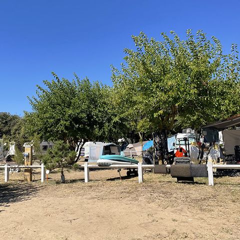 EMPLACEMENT - Forfait EMPLACEMENT + 1 voiture + 1 tente ou caravane ou camping-car