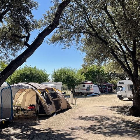 EMPLACEMENT - Forfait EMPLACEMENT + 1 voiture + 1 tente ou caravane ou camping-car