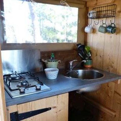 HÉBERGEMENT INSOLITE 4 personnes - CABANE DE L'ECUREUIL