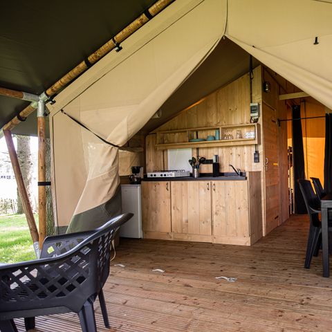 CANVAS AND WOOD TENT 5 people - Premium lodge tent with sanitary facilities for 5 people