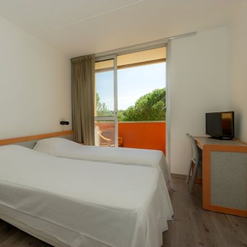 CHAMBRE 2 personnes - Chambre | 2 Pers. | Terrasse surélevée | TV