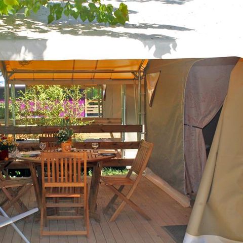 CANVAS AND WOOD TENT 6 people - Lodge Canada Confort 35m² without sanitary facilities